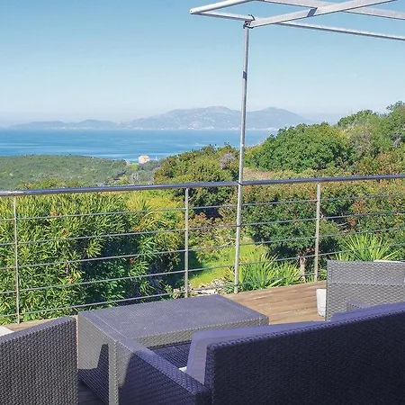 Дом отдыха Two-bedroom Holiday Chiavari With Sea View 04 *