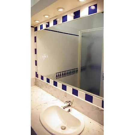 Two-bedroom Holiday Chiavari With Sea View 04 *